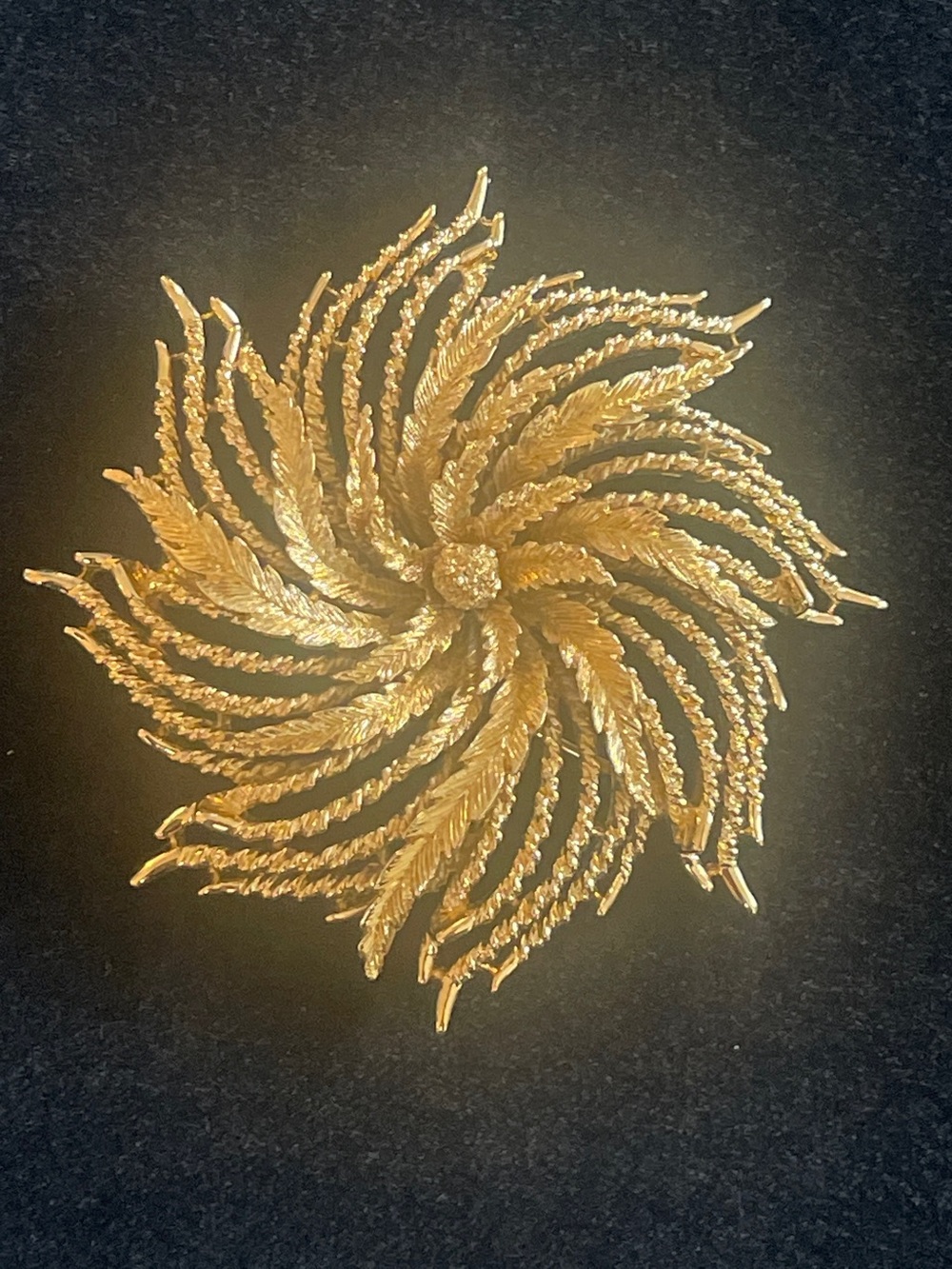MONET Gold Sunburst Leaf Brooch - Vintage-HUGE! EXCELLENT CONDITION!
